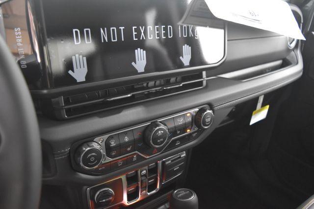 new 2025 Jeep Gladiator car, priced at $45,213