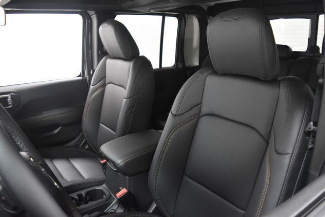 new 2025 Jeep Gladiator car, priced at $45,213