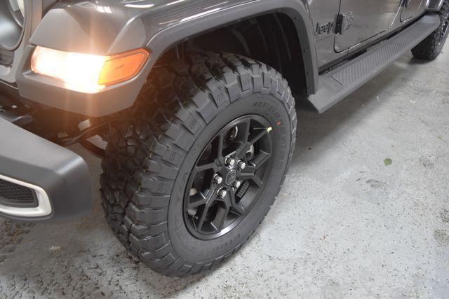 new 2025 Jeep Gladiator car, priced at $45,213