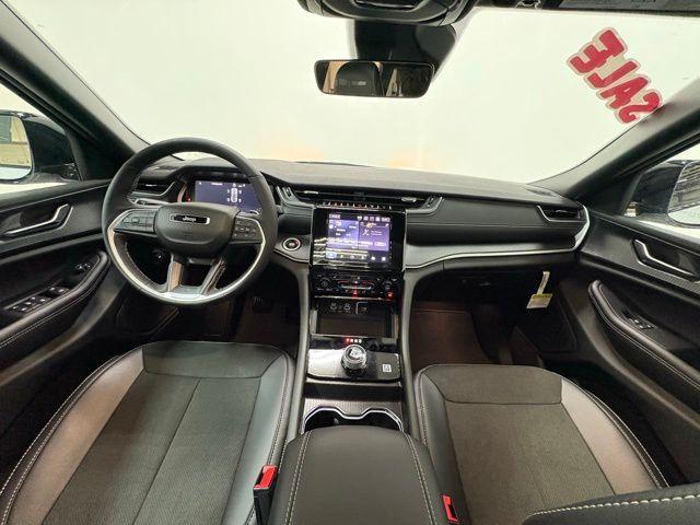 new 2025 Jeep Grand Cherokee car, priced at $45,528