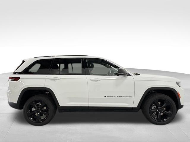 new 2025 Jeep Grand Cherokee car, priced at $45,528