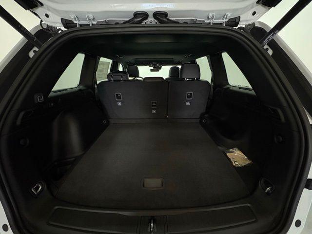 new 2025 Jeep Grand Cherokee car, priced at $45,528
