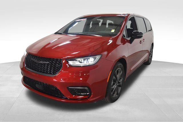 new 2026 Chrysler Pacifica car, priced at $45,396