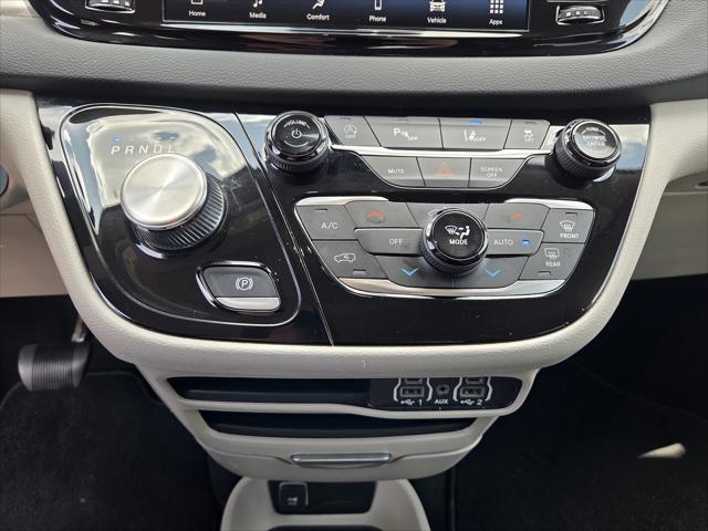 used 2023 Chrysler Pacifica car