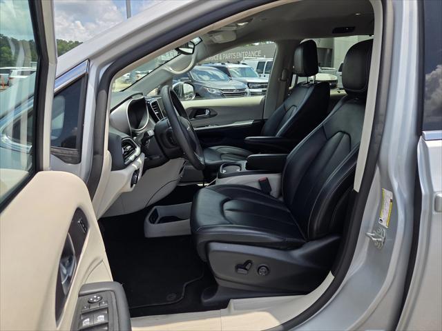 used 2023 Chrysler Pacifica car