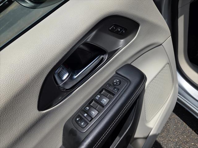 used 2023 Chrysler Pacifica car