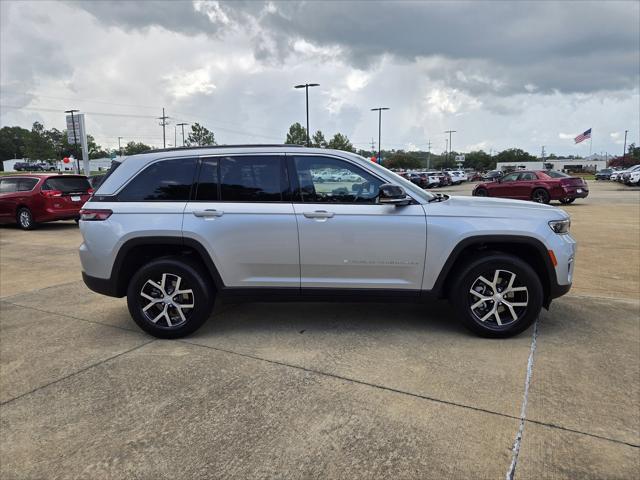 new 2025 Jeep Grand Cherokee car, priced at $45,495