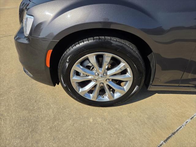 used 2022 Chrysler 300 car