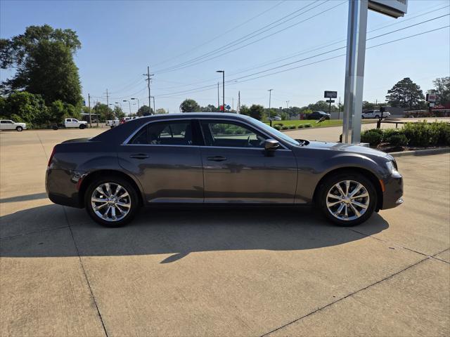 used 2022 Chrysler 300 car