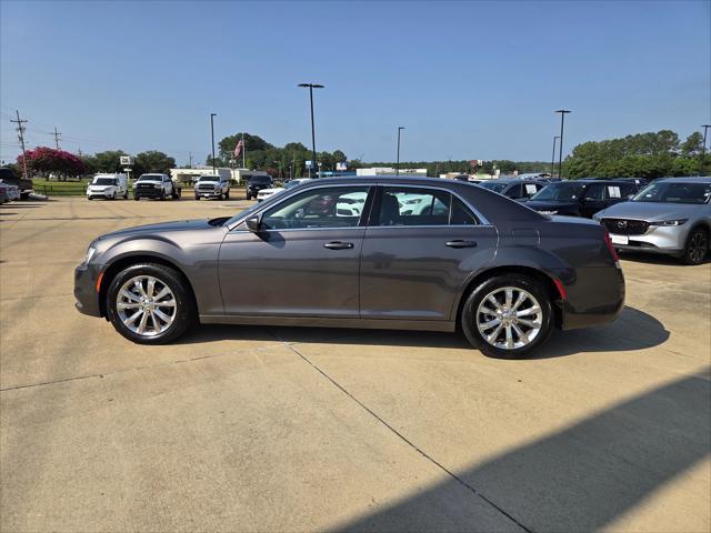 used 2022 Chrysler 300 car