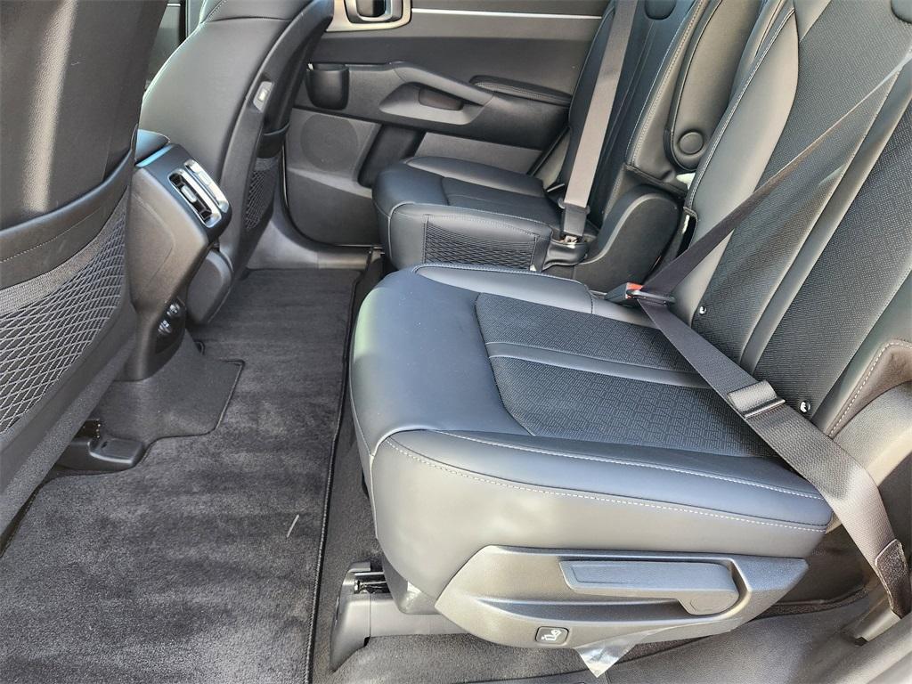 used 2024 Kia Sorento Hybrid car, priced at $33,065