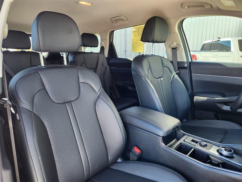 used 2024 Kia Sorento Hybrid car, priced at $33,065