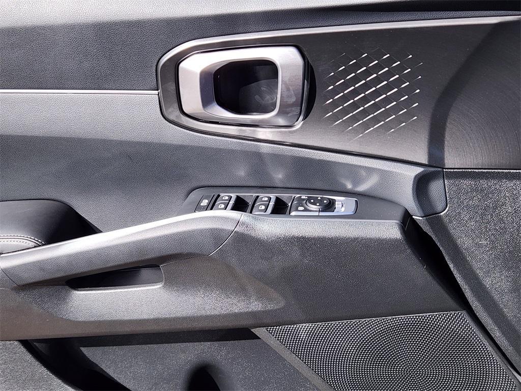 used 2024 Kia Sorento Hybrid car, priced at $33,065