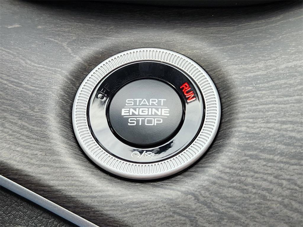 new 2025 Jeep Grand Cherokee car, priced at $47,081
