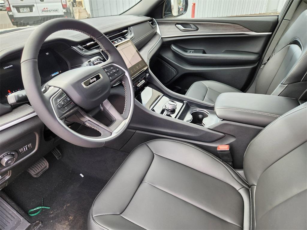 new 2025 Jeep Grand Cherokee car, priced at $47,081