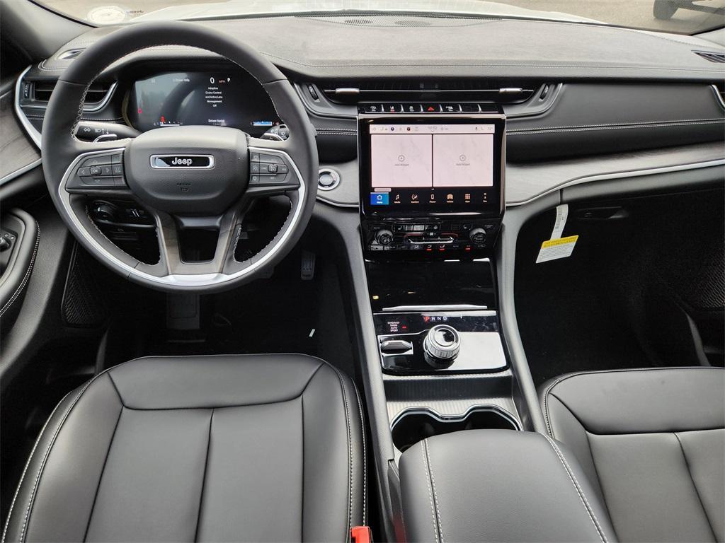 new 2025 Jeep Grand Cherokee car, priced at $47,081