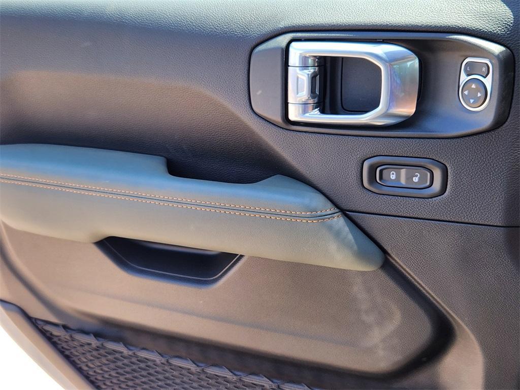 new 2025 Jeep Gladiator car, priced at $53,515