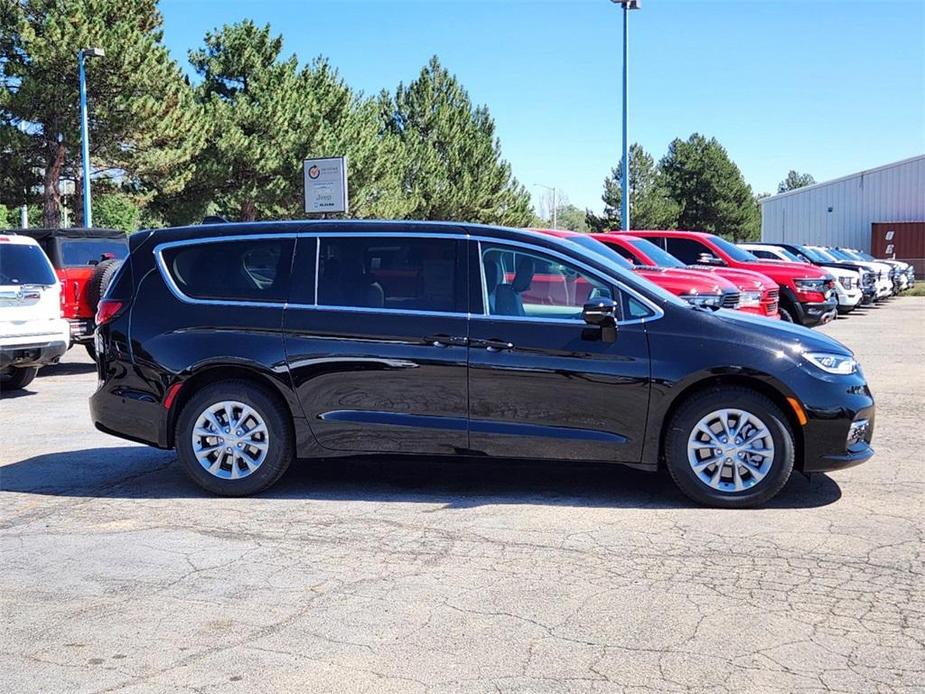 new 2024 Chrysler Pacifica car, priced at $44,152