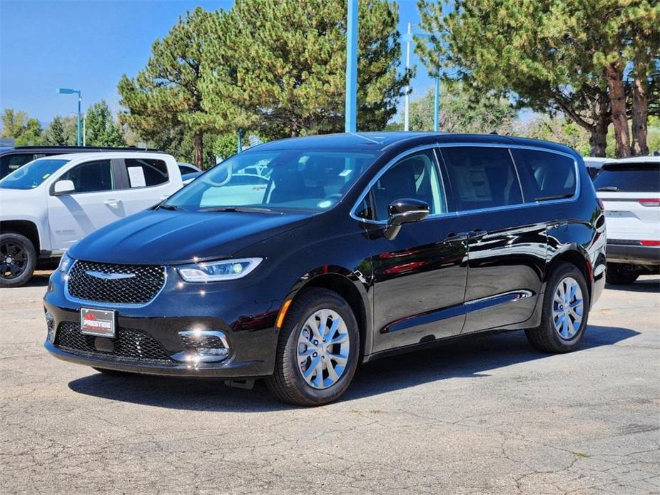 new 2024 Chrysler Pacifica car, priced at $44,152