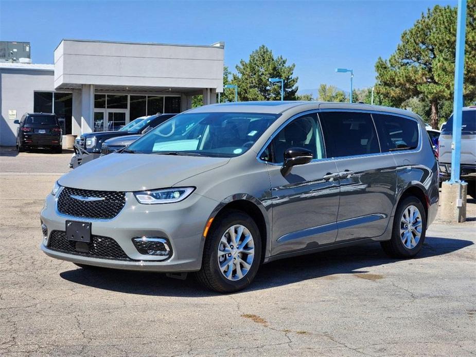 new 2024 Chrysler Pacifica car, priced at $42,482