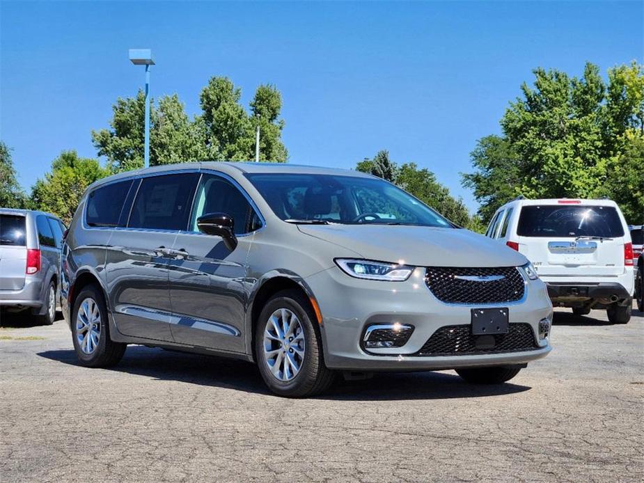 new 2024 Chrysler Pacifica car, priced at $42,482