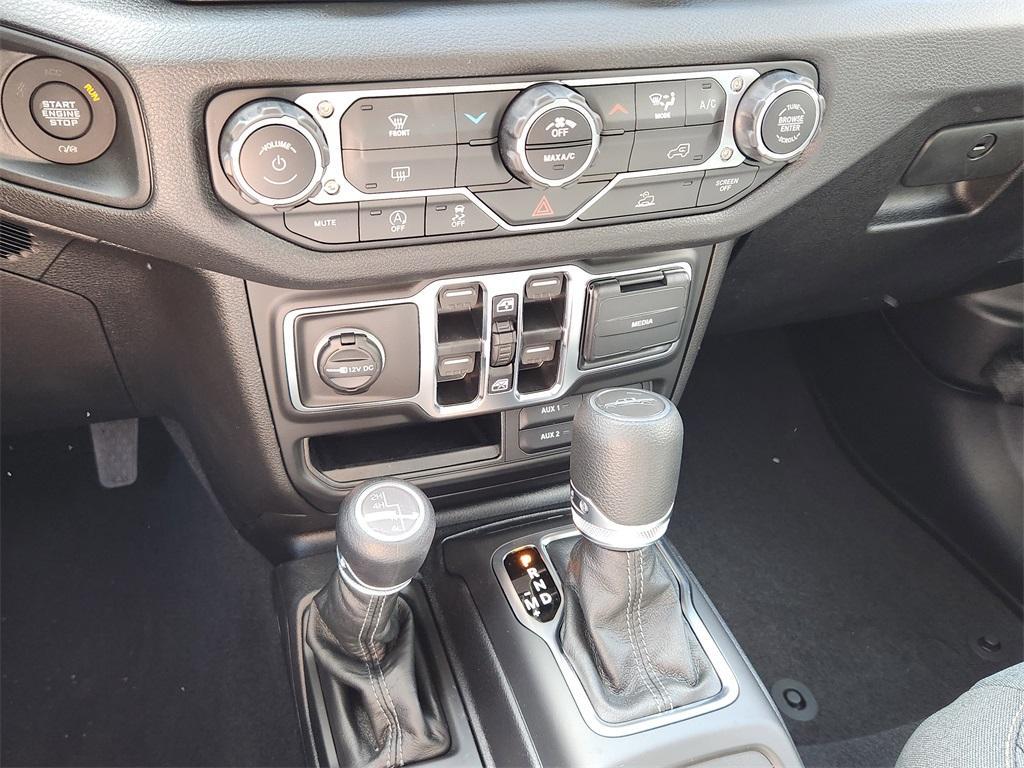 new 2025 Jeep Gladiator car, priced at $36,757