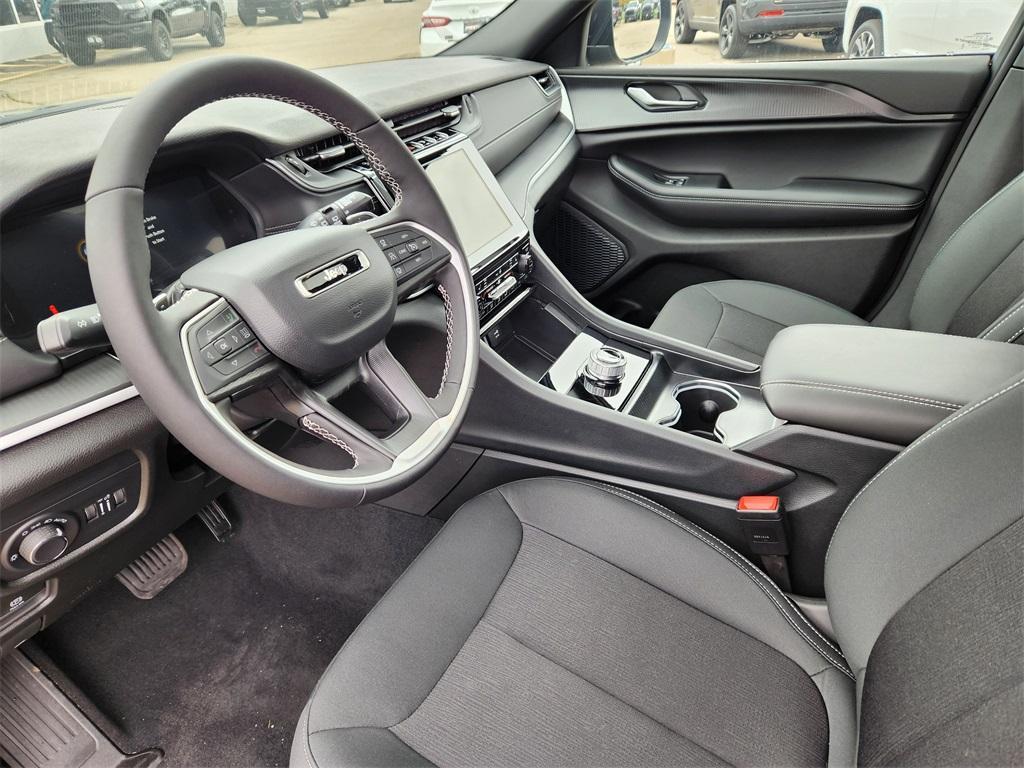 new 2025 Jeep Grand Cherokee car, priced at $40,532