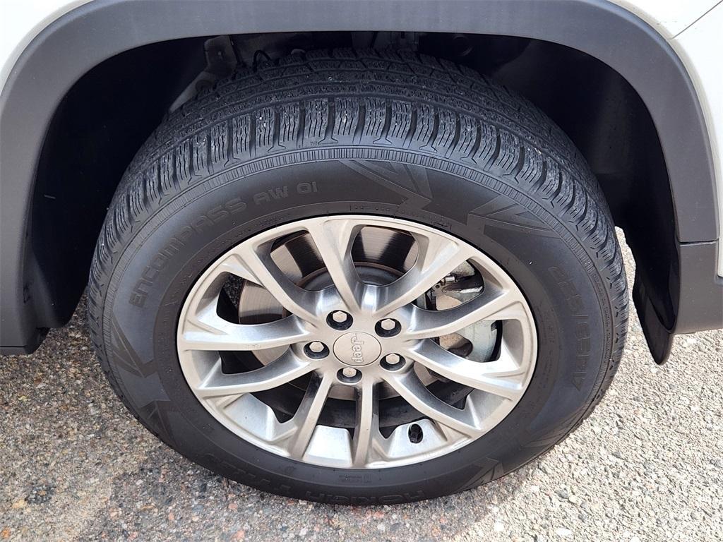 used 2019 Jeep Cherokee car, priced at $18,112