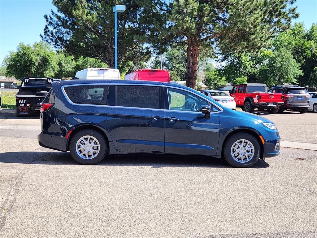 new 2025 Chrysler Pacifica car, priced at $40,096