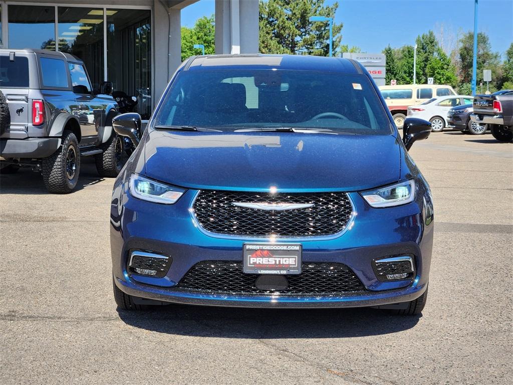 new 2025 Chrysler Pacifica car, priced at $40,096