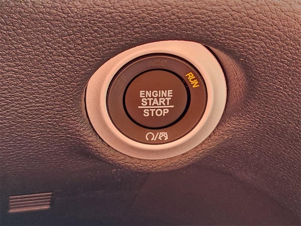 new 2025 Chrysler Pacifica car, priced at $40,096