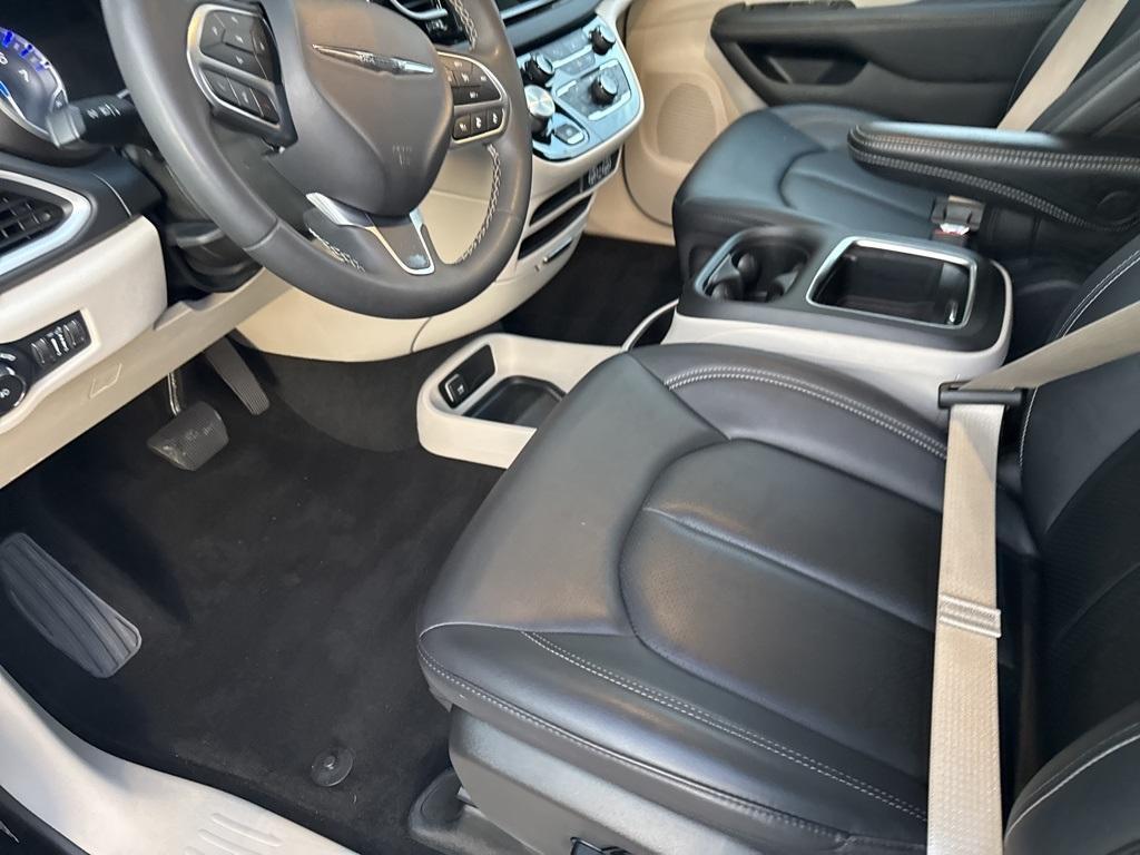 used 2024 Chrysler Pacifica car, priced at $31,882