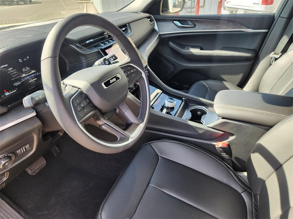 new 2025 Jeep Grand Cherokee car, priced at $43,330