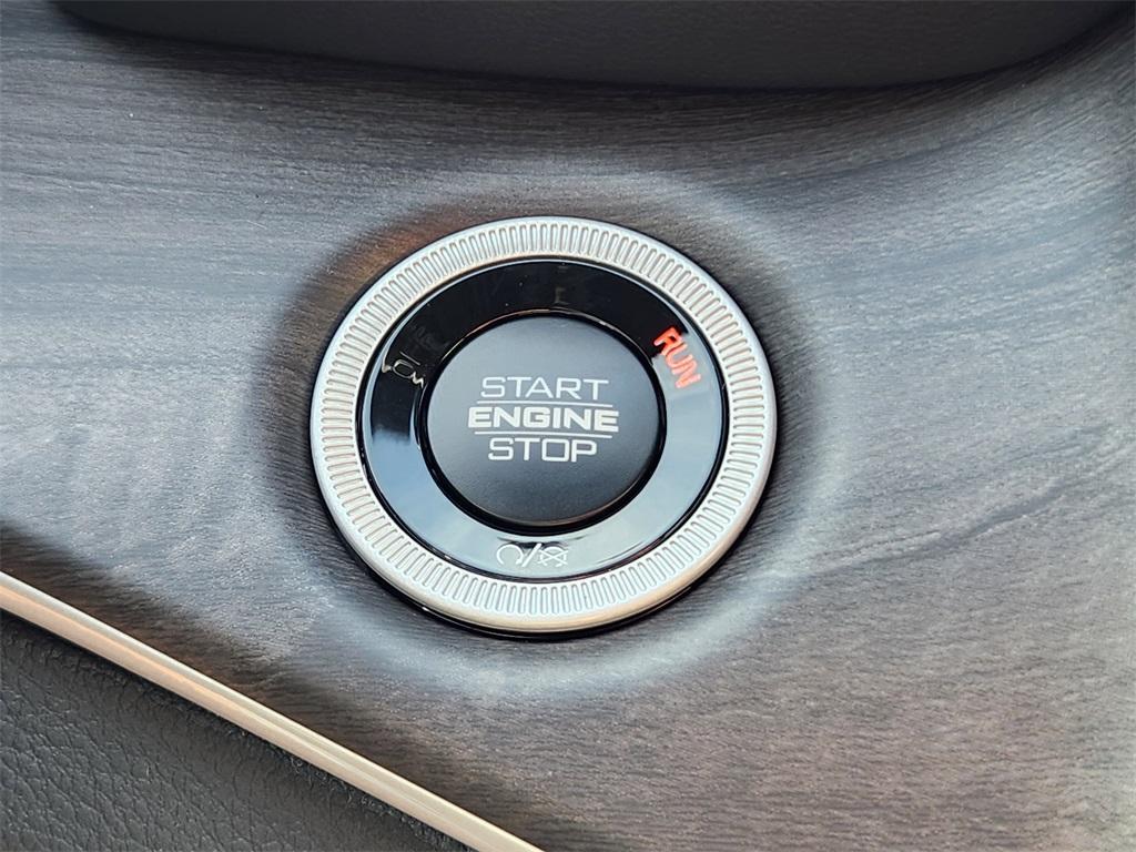 new 2025 Jeep Grand Cherokee car, priced at $43,330