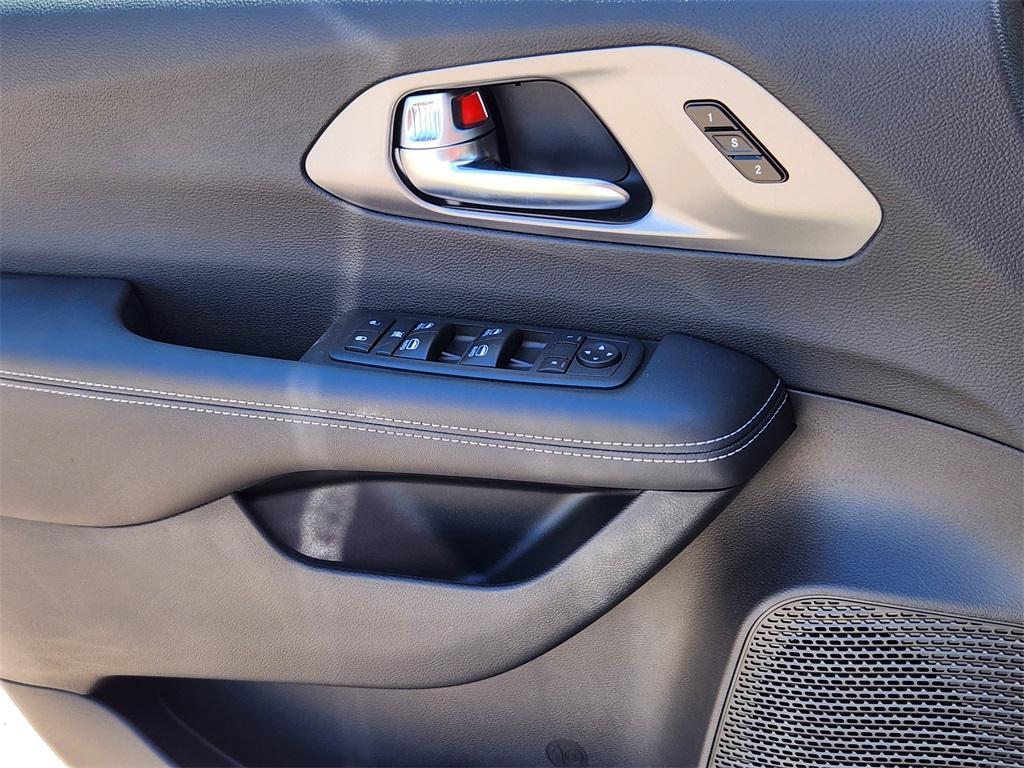 new 2025 Chrysler Pacifica car, priced at $40,094