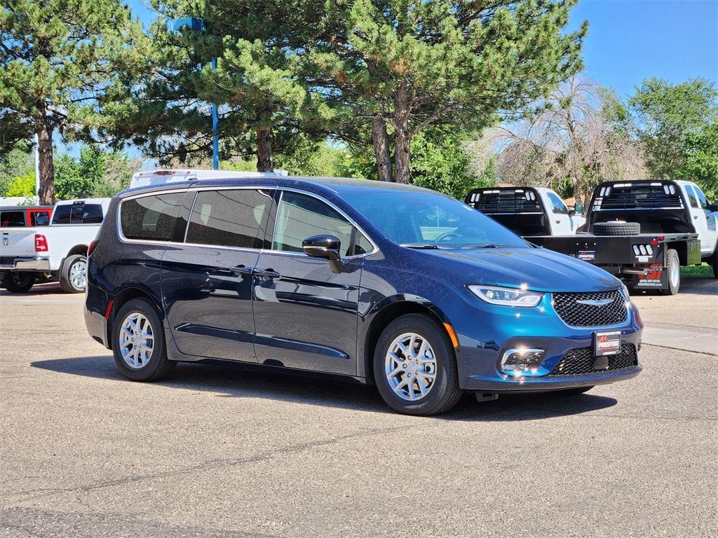 new 2025 Chrysler Pacifica car, priced at $40,094