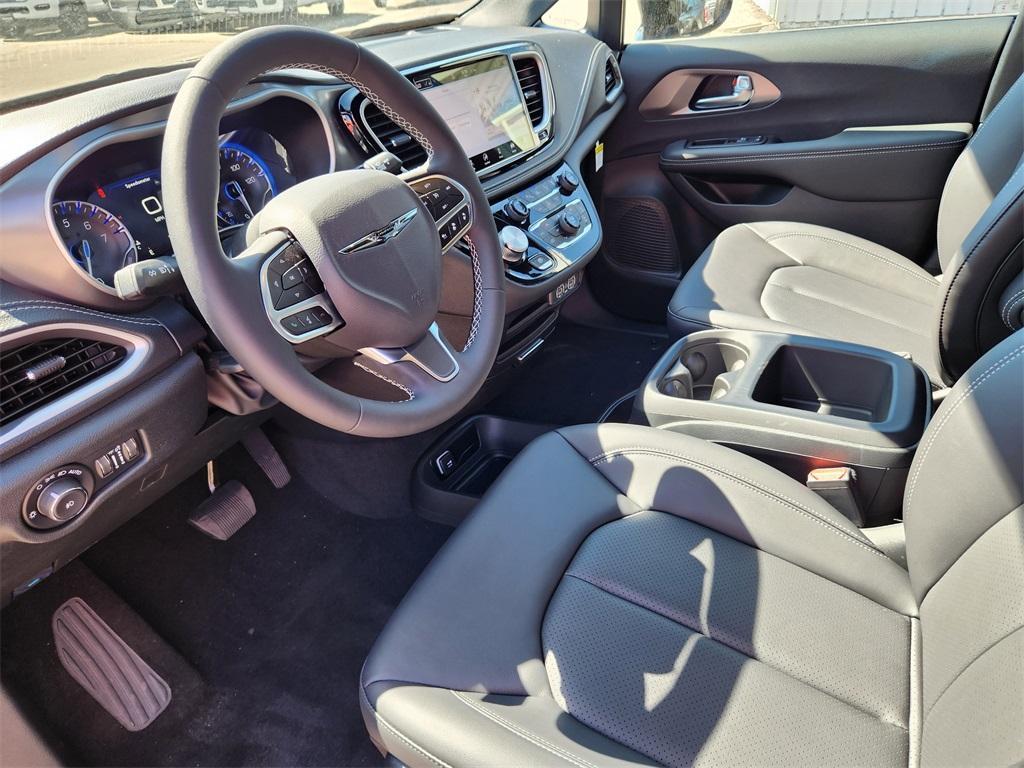 new 2025 Chrysler Pacifica car, priced at $40,094