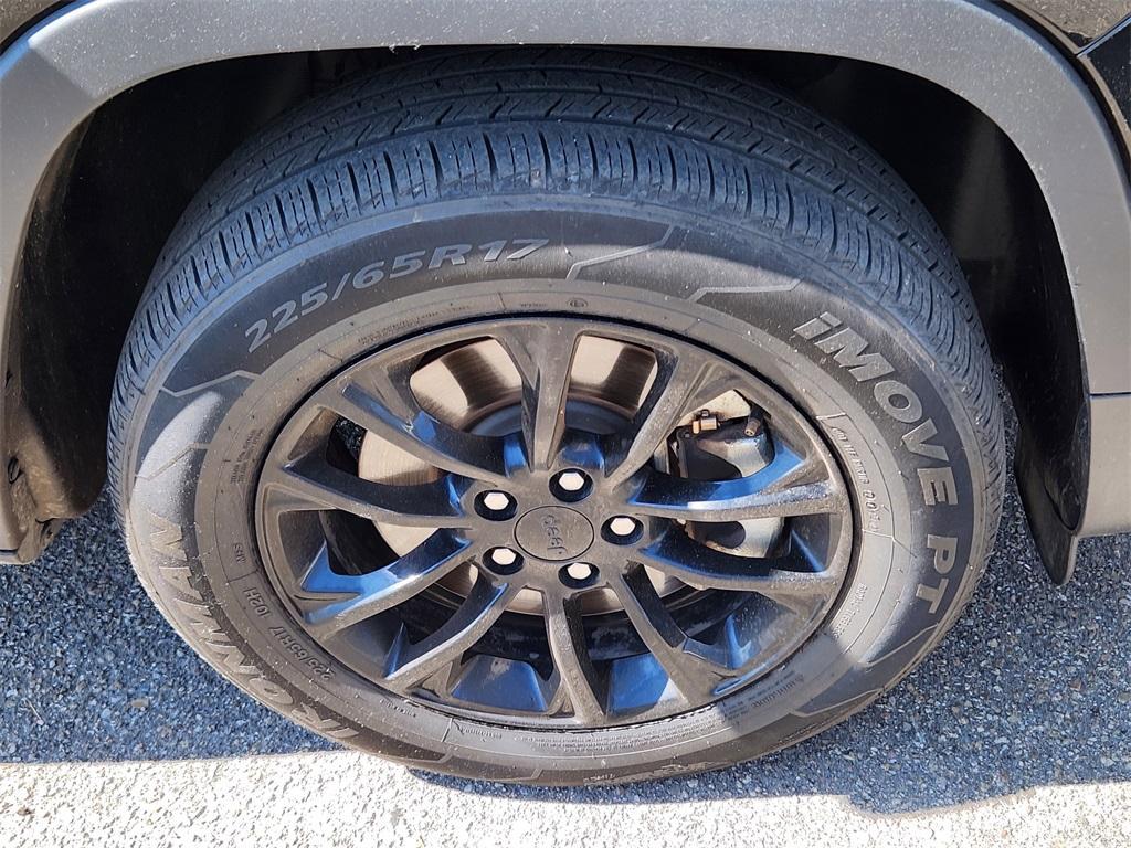 used 2023 Jeep Cherokee car, priced at $25,182