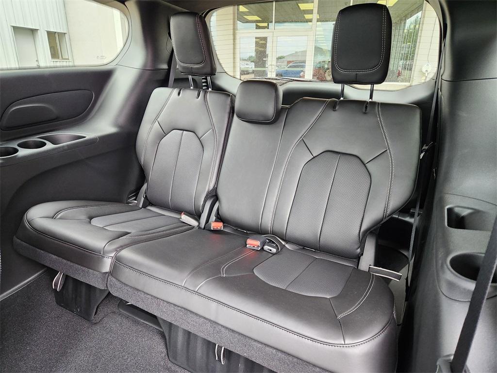 new 2025 Chrysler Pacifica car, priced at $40,102