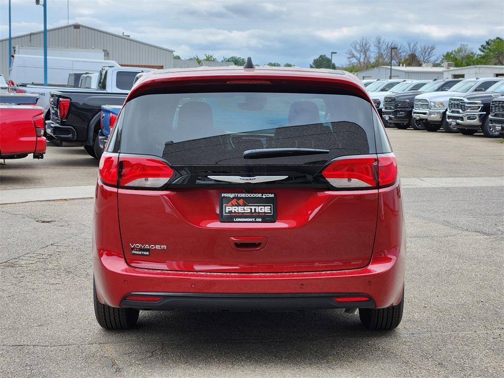 new 2025 Chrysler Pacifica car, priced at $40,102