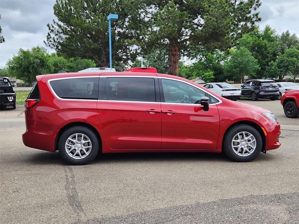 new 2025 Chrysler Pacifica car, priced at $40,102