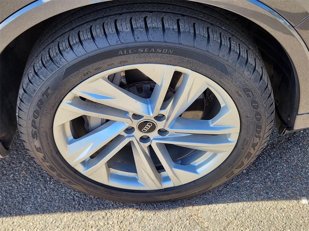 used 2021 Audi Q7 car, priced at $27,298