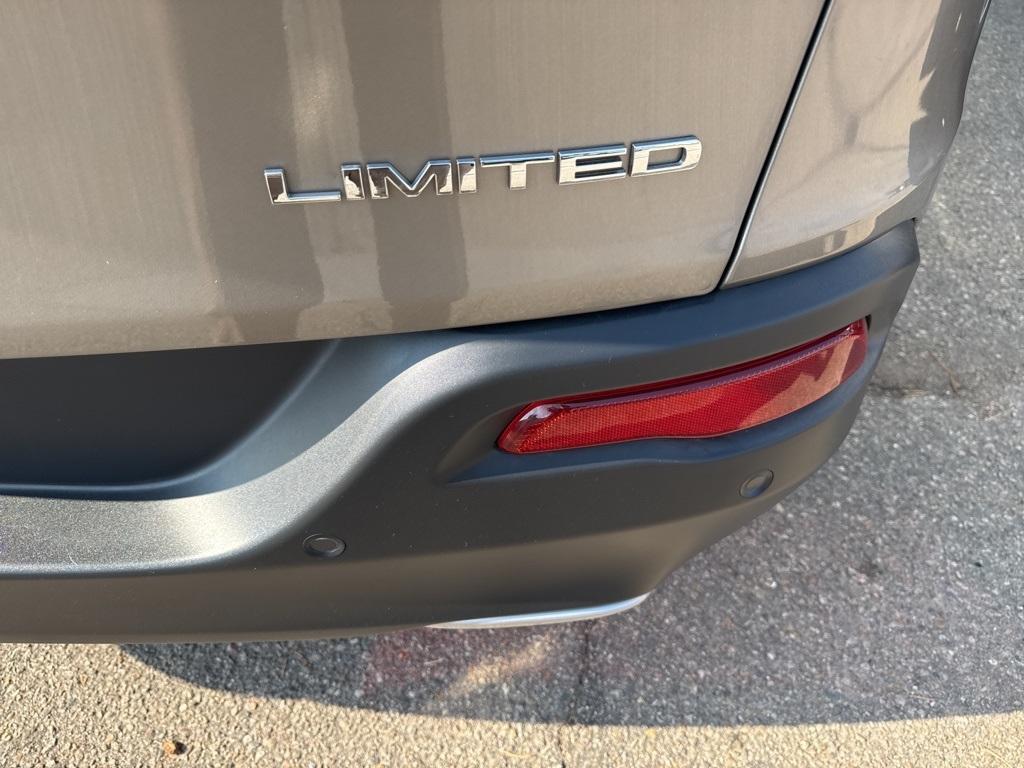 used 2016 Jeep Cherokee car, priced at $20,084