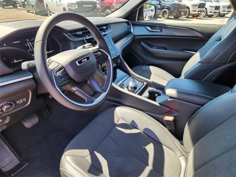 new 2024 Jeep Grand Cherokee car, priced at $42,912