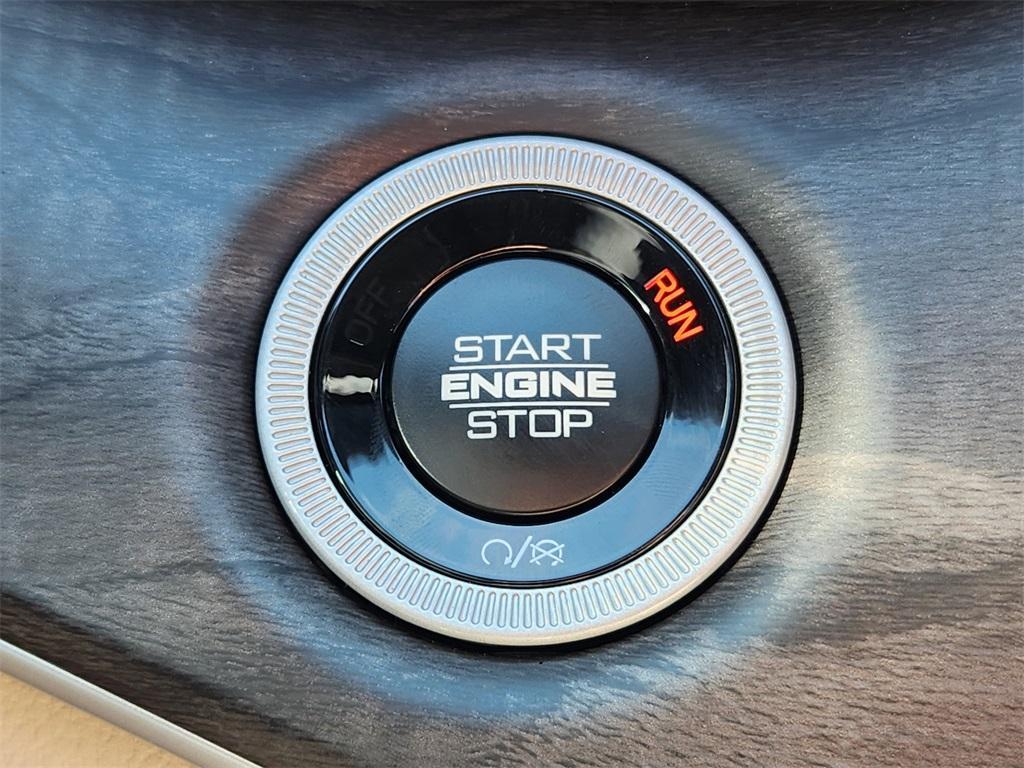 new 2025 Jeep Grand Cherokee L car, priced at $43,904