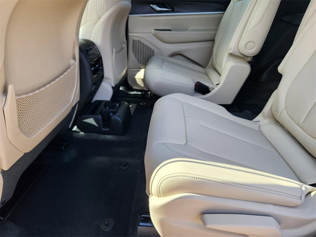 new 2025 Jeep Grand Cherokee L car, priced at $43,904