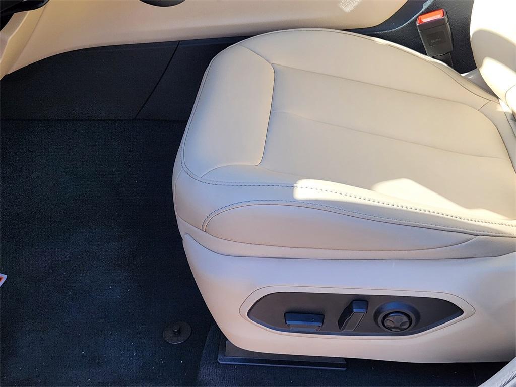 new 2025 Jeep Grand Cherokee L car, priced at $43,904