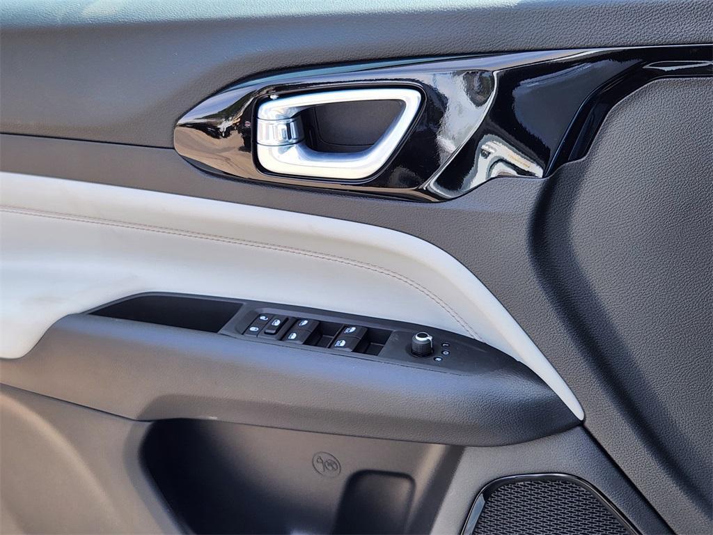 new 2025 Jeep Compass car, priced at $31,165