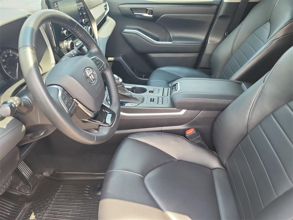 used 2020 Toyota Highlander car, priced at $31,582