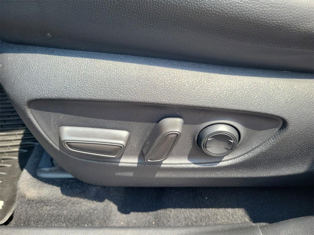 used 2020 Toyota Highlander car, priced at $31,582